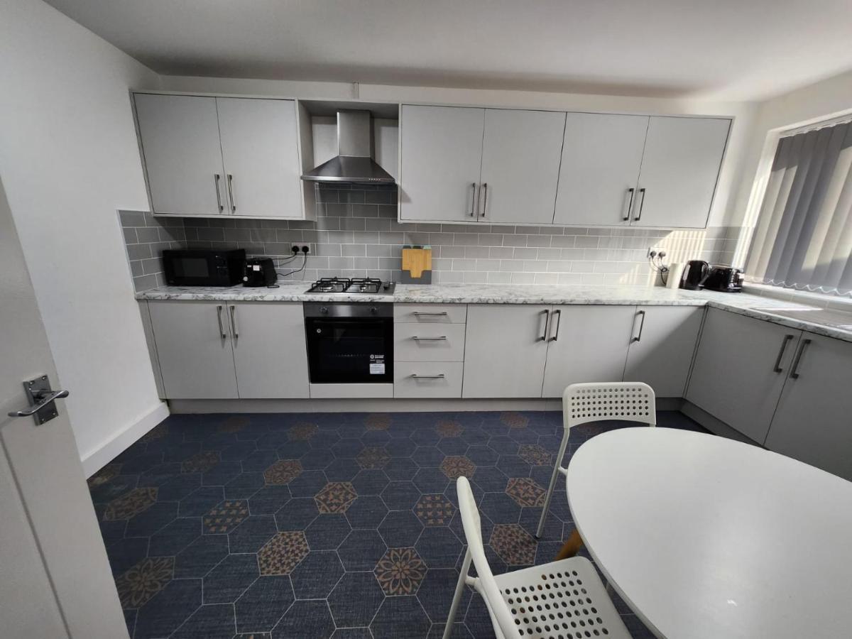 4 Bedroom 2 Bathroom Shared House - Near Bhx And Nec Birmingam Exterior foto