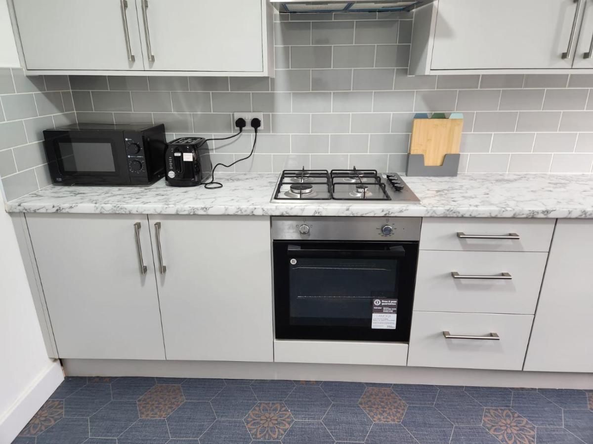 4 Bedroom 2 Bathroom Shared House - Near Bhx And Nec Birmingam Exterior foto