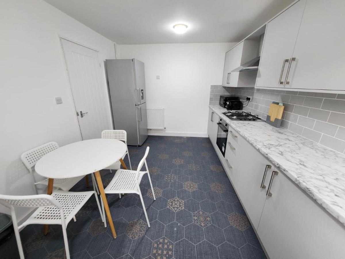 4 Bedroom 2 Bathroom Shared House - Near Bhx And Nec Birmingam Exterior foto