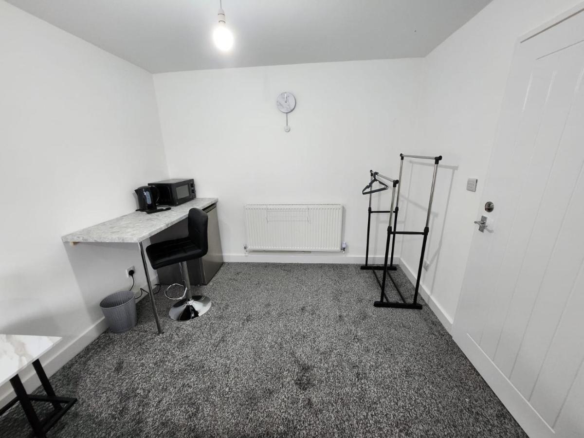 4 Bedroom 2 Bathroom Shared House - Near Bhx And Nec Birmingam Exterior foto