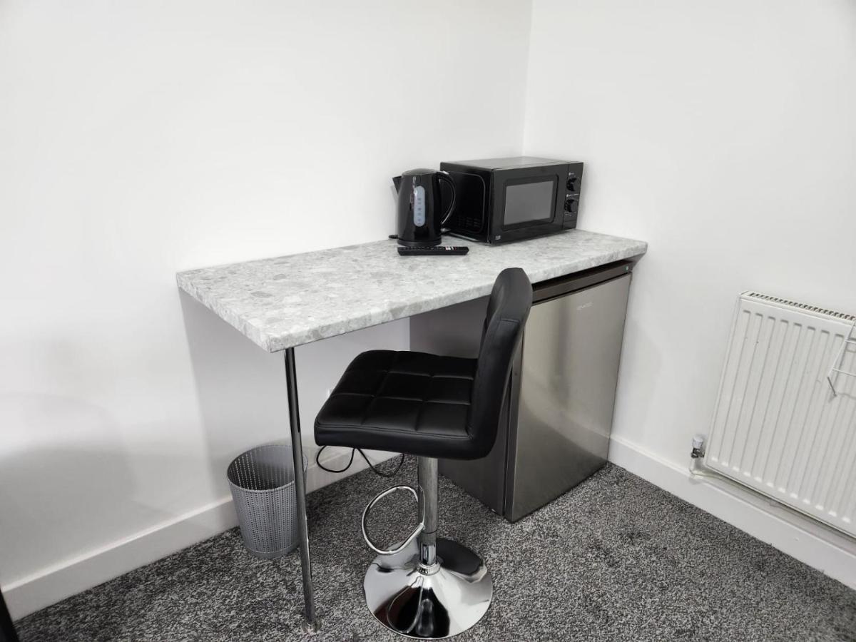4 Bedroom 2 Bathroom Shared House - Near Bhx And Nec Birmingam Exterior foto