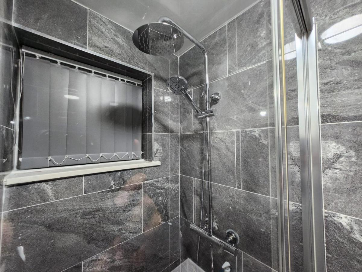 4 Bedroom 2 Bathroom Shared House - Near Bhx And Nec Birmingam Exterior foto