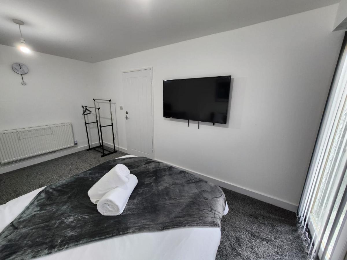 4 Bedroom 2 Bathroom Shared House - Near Bhx And Nec Birmingam Exterior foto