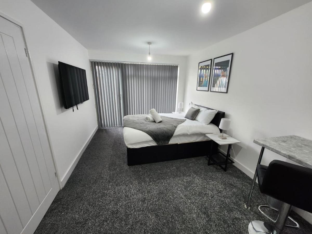 4 Bedroom 2 Bathroom Shared House - Near Bhx And Nec Birmingam Exterior foto