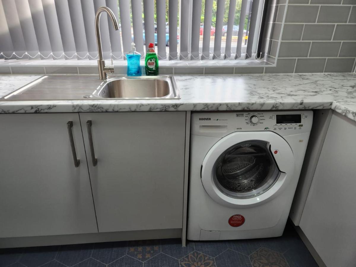 4 Bedroom 2 Bathroom Shared House - Near Bhx And Nec Birmingam Exterior foto