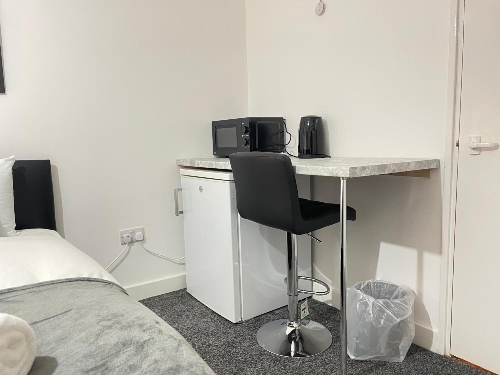 4 Bedroom 2 Bathroom Shared House - Near Bhx And Nec Birmingam Exterior foto